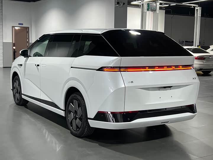 Фото 4 - XPeng X9