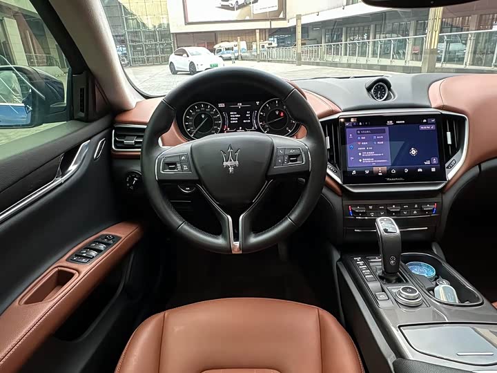 Фото 9 - Maserati Ghibli