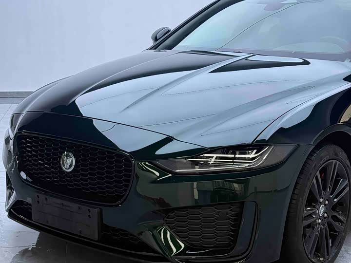 Photo 2 - Jaguar XE L