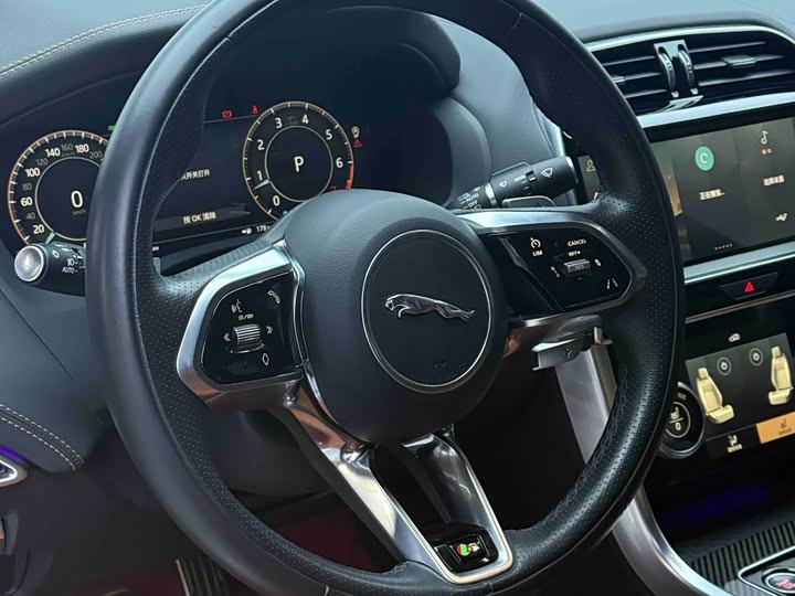 Photo 5 - Jaguar XE L