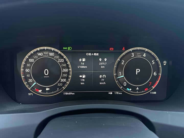 Photo 8 - Jaguar XE L