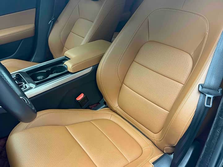 Photo 9 - Jaguar XE L