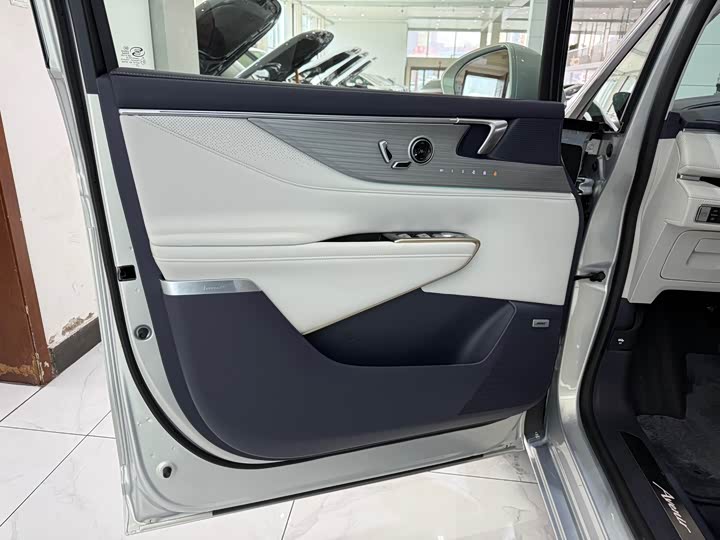 Фото 6 - Buick GL8 Hybrid