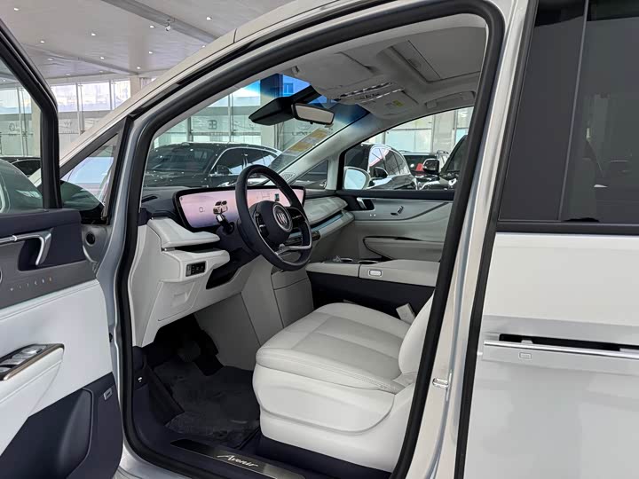 Фото 7 - Buick GL8 Hybrid