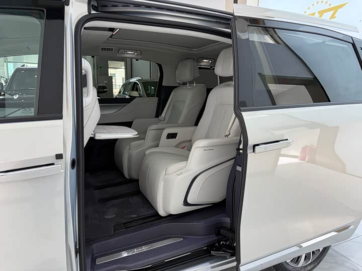 Фото 8 - Buick GL8 Hybrid