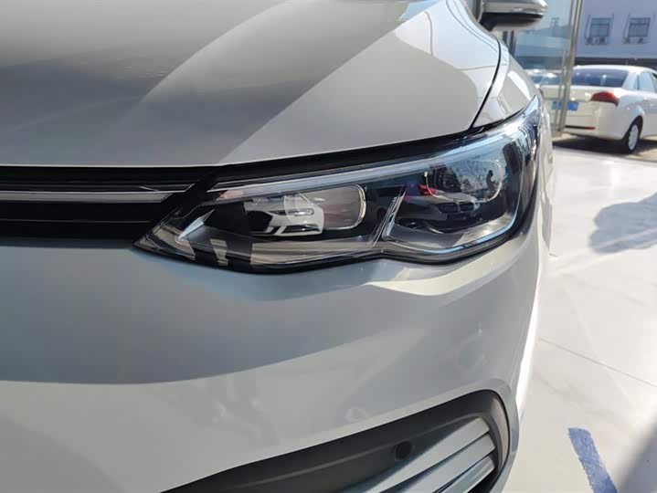 Фото 5 - Volkswagen Golf