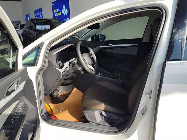 Фото 9 - Volkswagen Golf