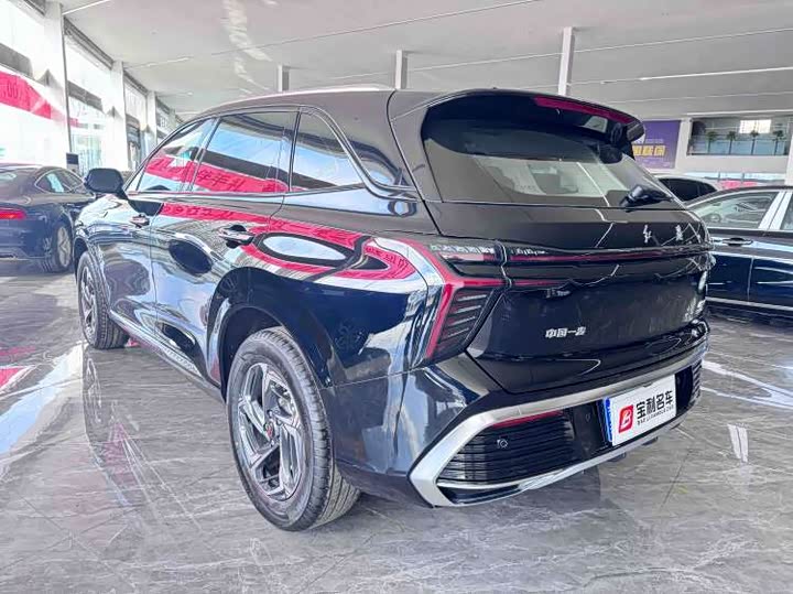 Photo 2 - Hongqi HS3