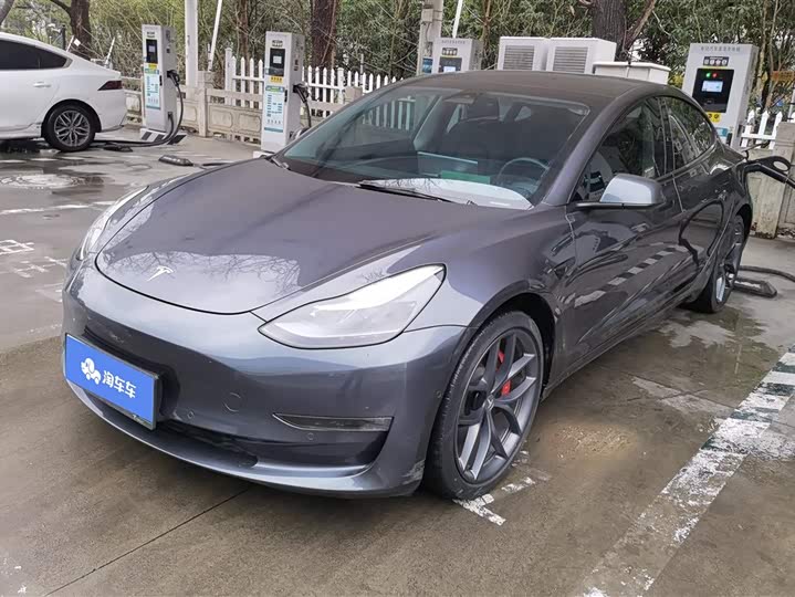 Фото 1 - Tesla Model 3
