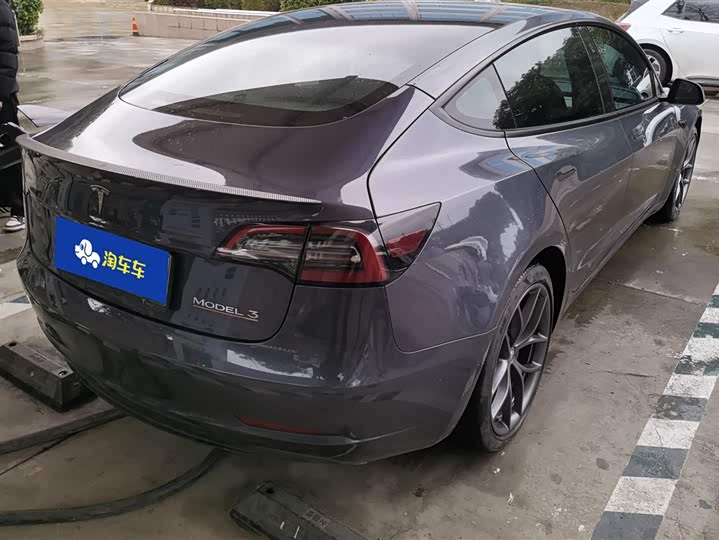 Фото 3 - Tesla Model 3