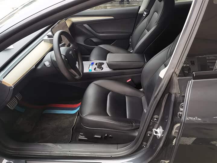 Фото 9 - Tesla Model 3