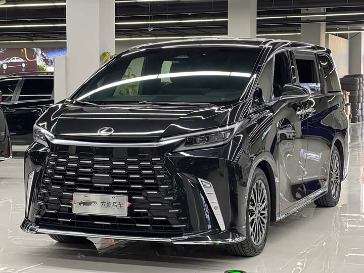 Фото 1 - Lexus LM