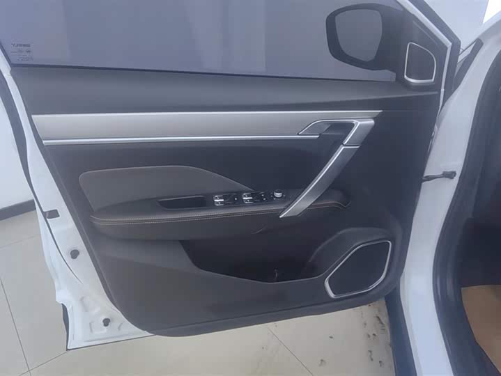 Фото 7 - Geely Coolray