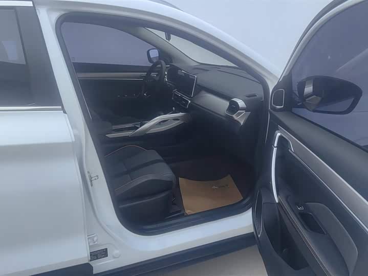 Фото 8 - Geely Coolray