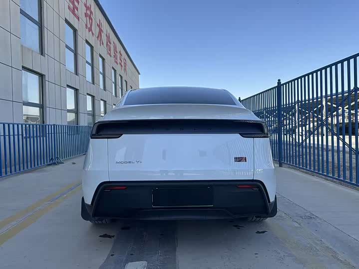 Фото 6 - Tesla Model Y