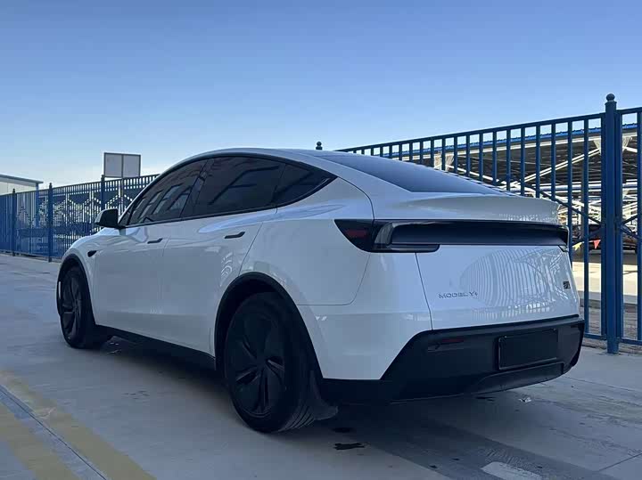Фото 8 - Tesla Model Y