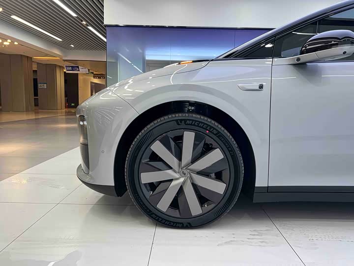 Фото 8 - LiXiang i6