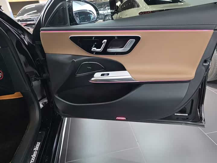 Photo 3 - Mercedes-Benz E-Class