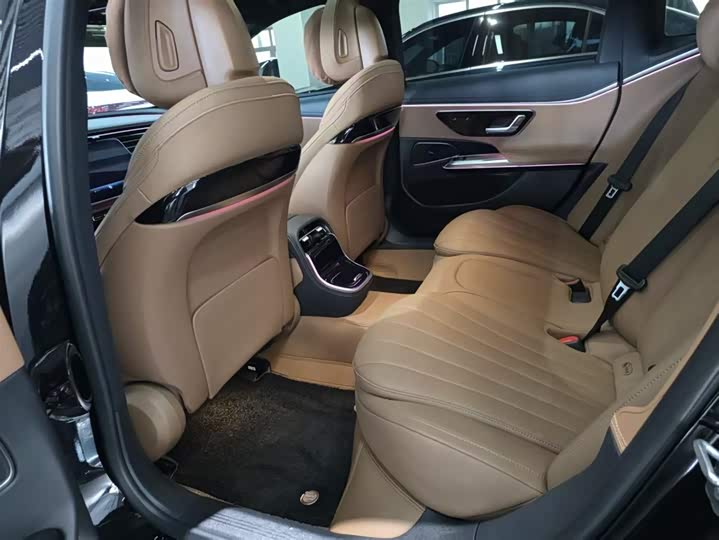 Photo 4 - Mercedes-Benz E-Class