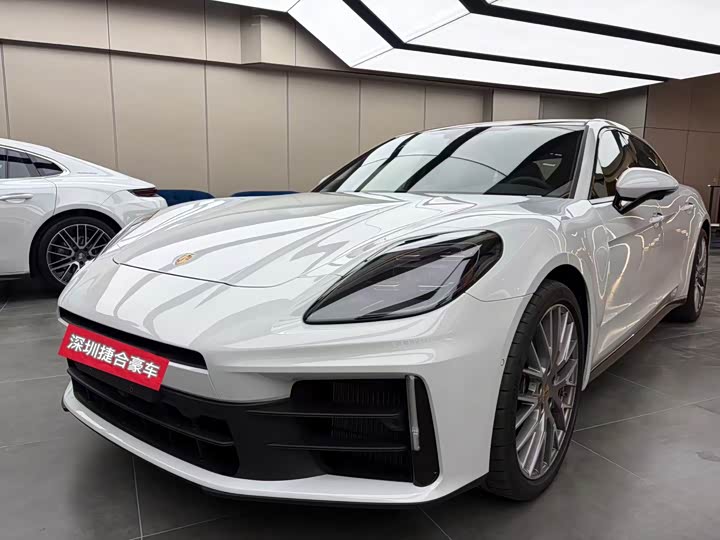 Фото 1 - Porsche Panamera