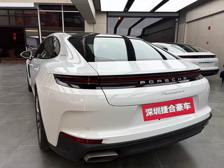 Фото 3 - Porsche Panamera