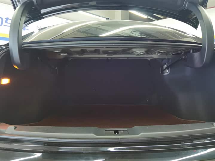 Photo 4 - Hongqi E-QM5