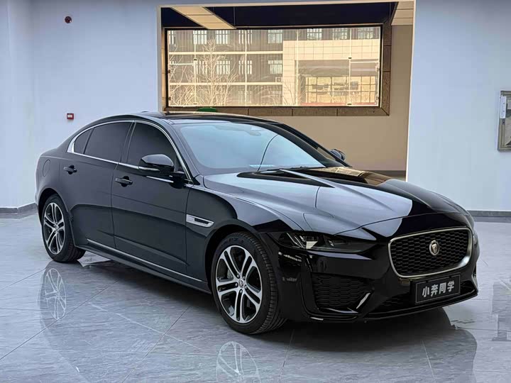 Photo 2 - Jaguar XE L