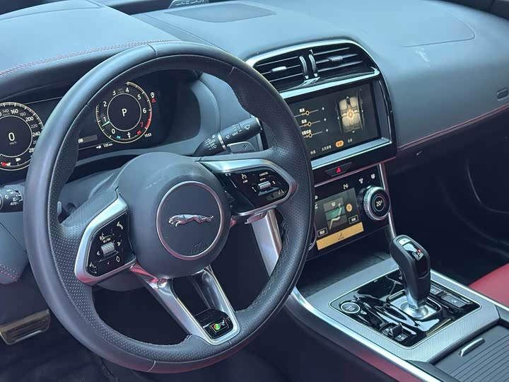 Photo 7 - Jaguar XE L