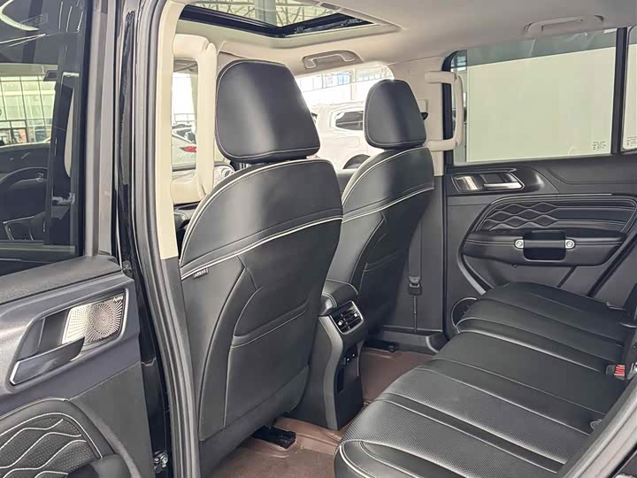 Фото 4 - Tank 300