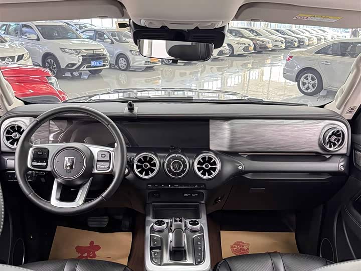 Фото 5 - Tank 300