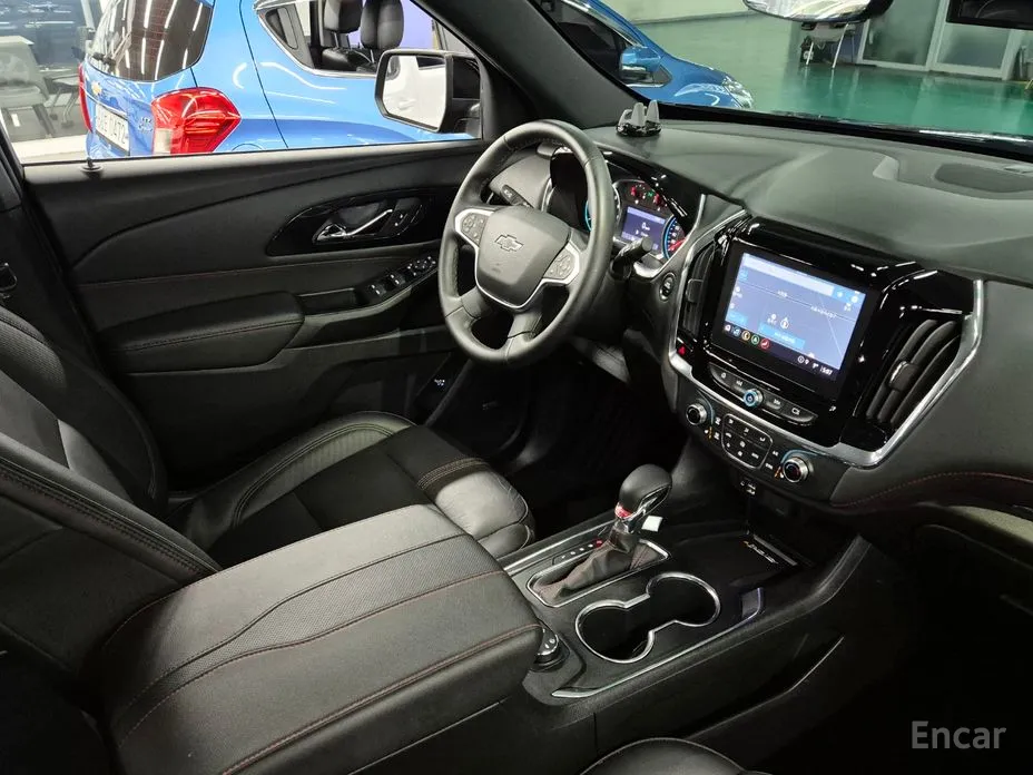 Photo 10 - Chevrolet Traverse