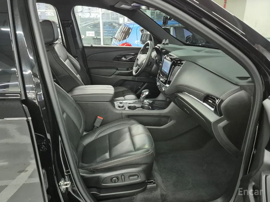 Photo 11 - Chevrolet Traverse