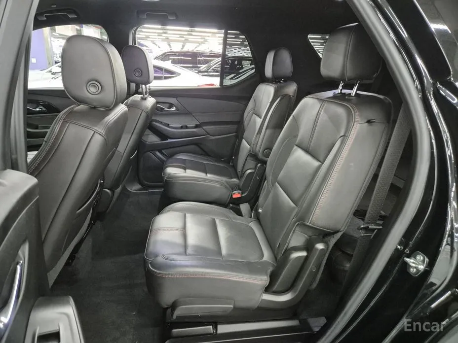 Photo 12 - Chevrolet Traverse