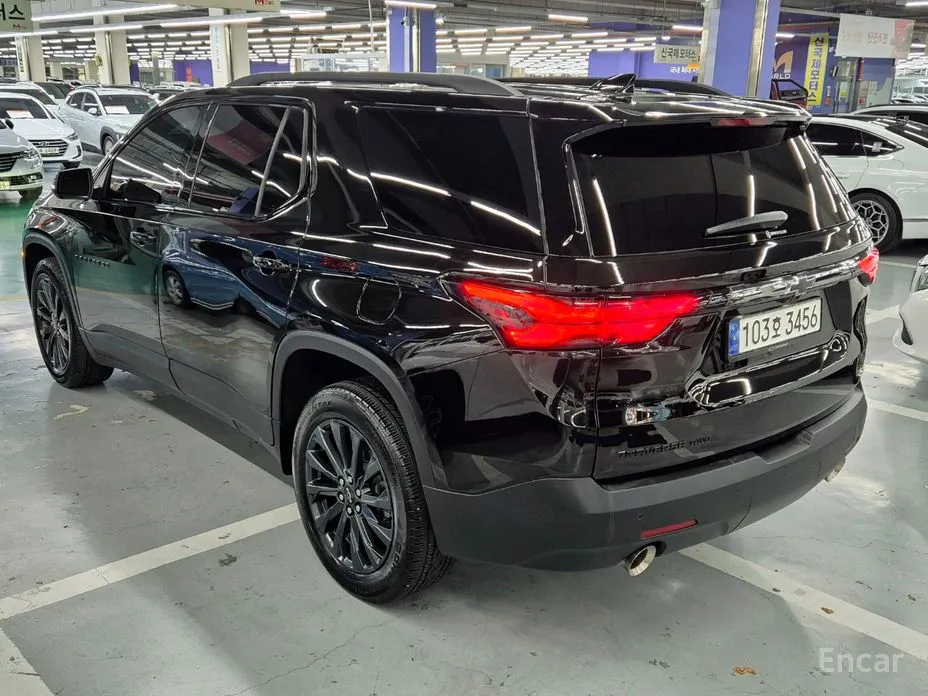 Photo 3 - Chevrolet Traverse