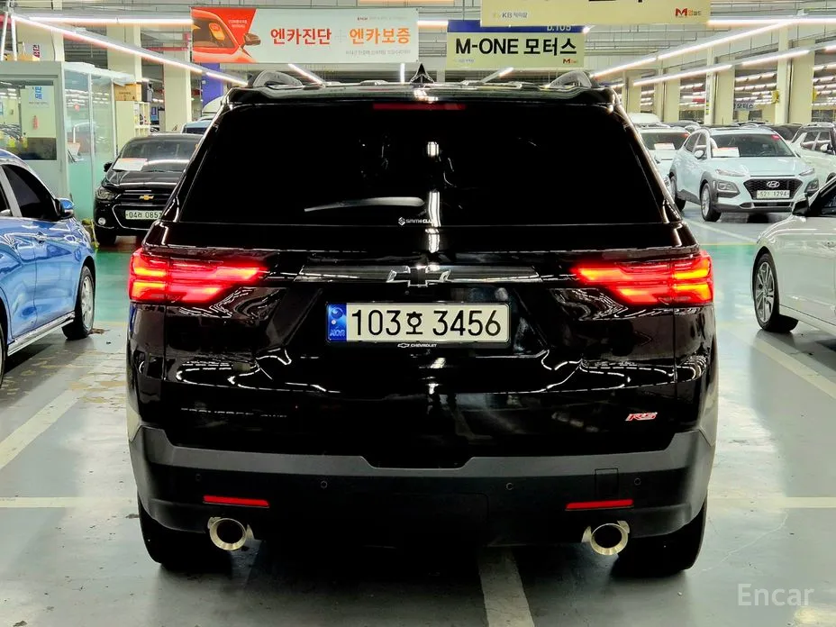 Photo 4 - Chevrolet Traverse