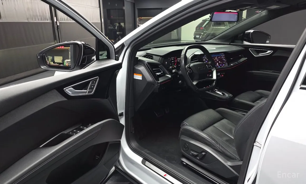 Фото 10 - Audi Q4 e-tron