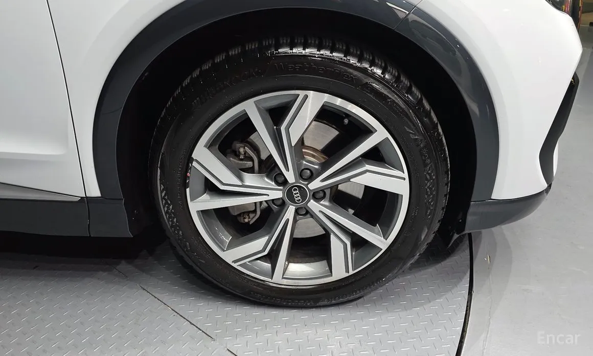 Фото 5 - Audi Q4 e-tron