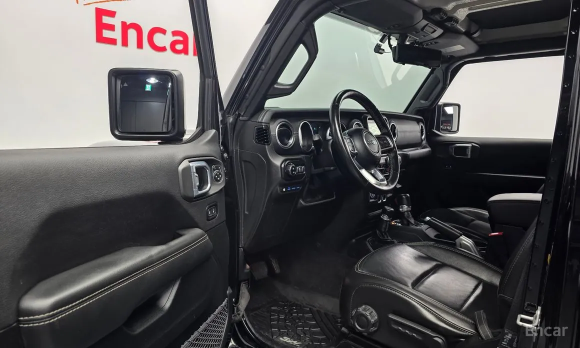 Фото 10 - Jeep Wrangler