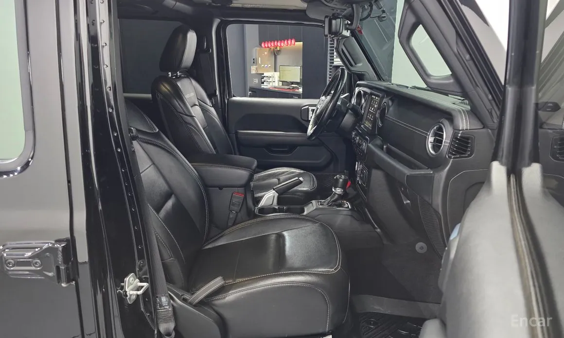 Фото 11 - Jeep Wrangler