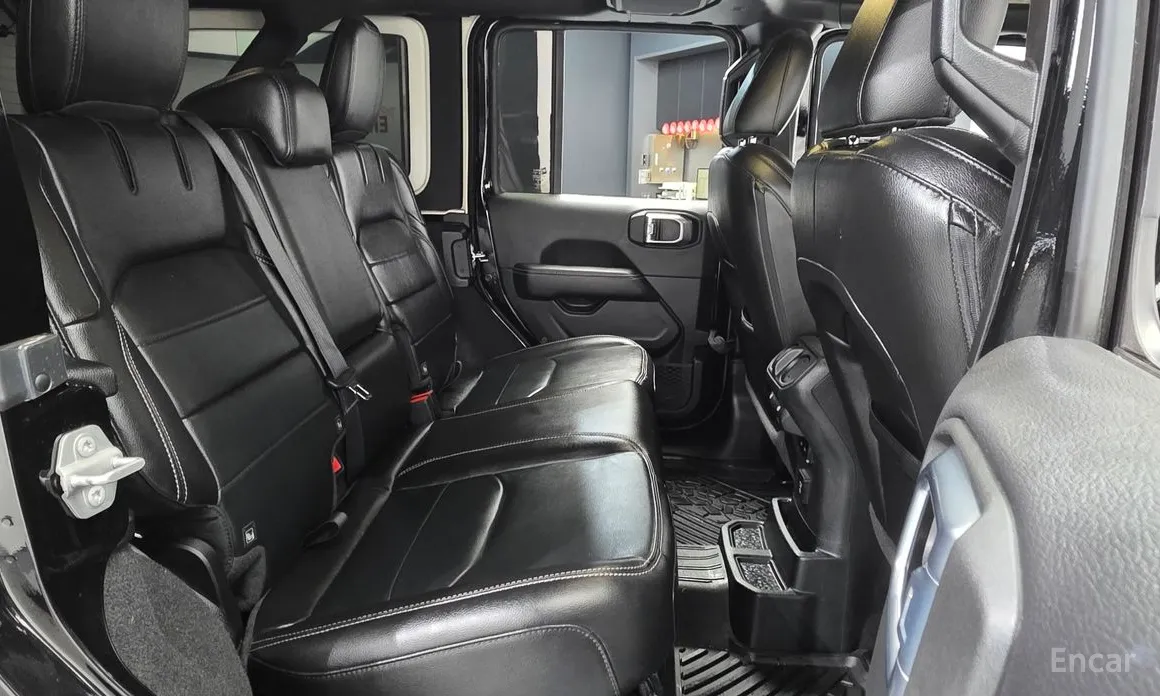 Фото 12 - Jeep Wrangler