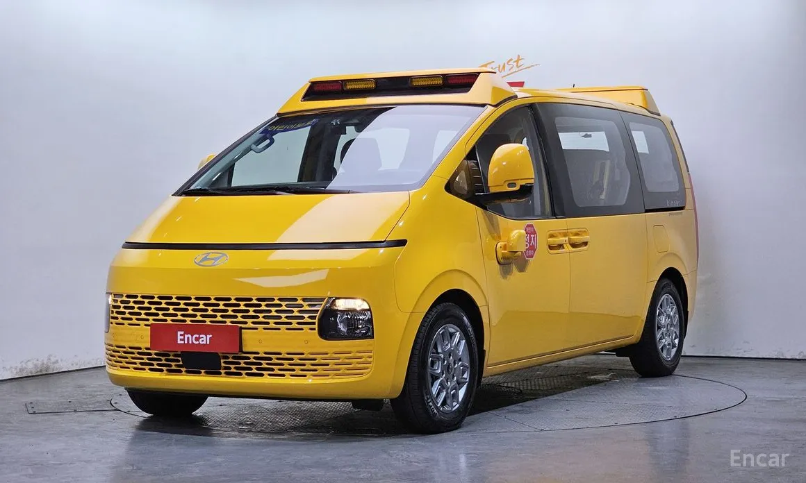 Фото 1 - Hyundai Staria