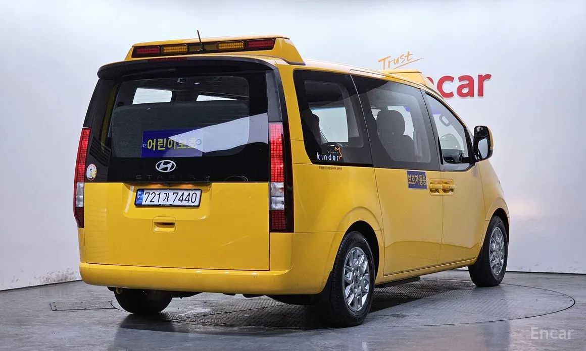 Фото 2 - Hyundai Staria