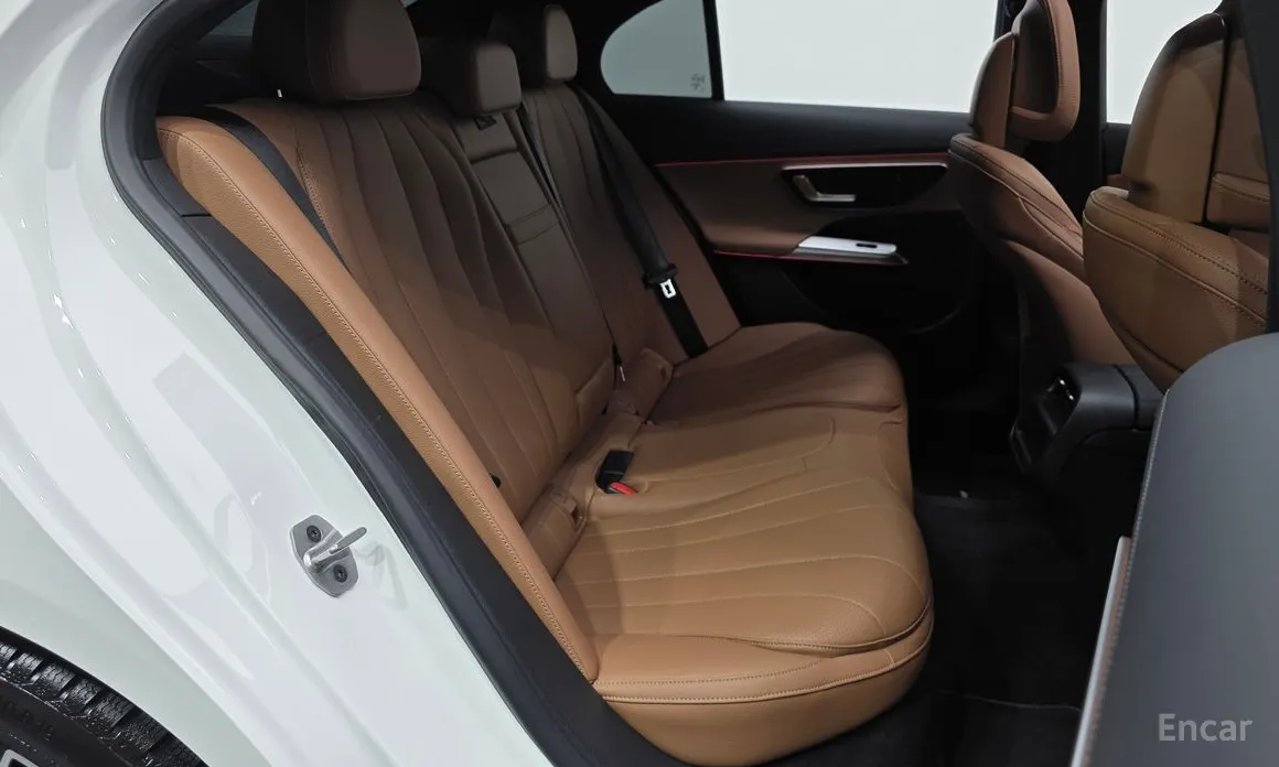 Фото 12 - Mercedes-Benz E-Class