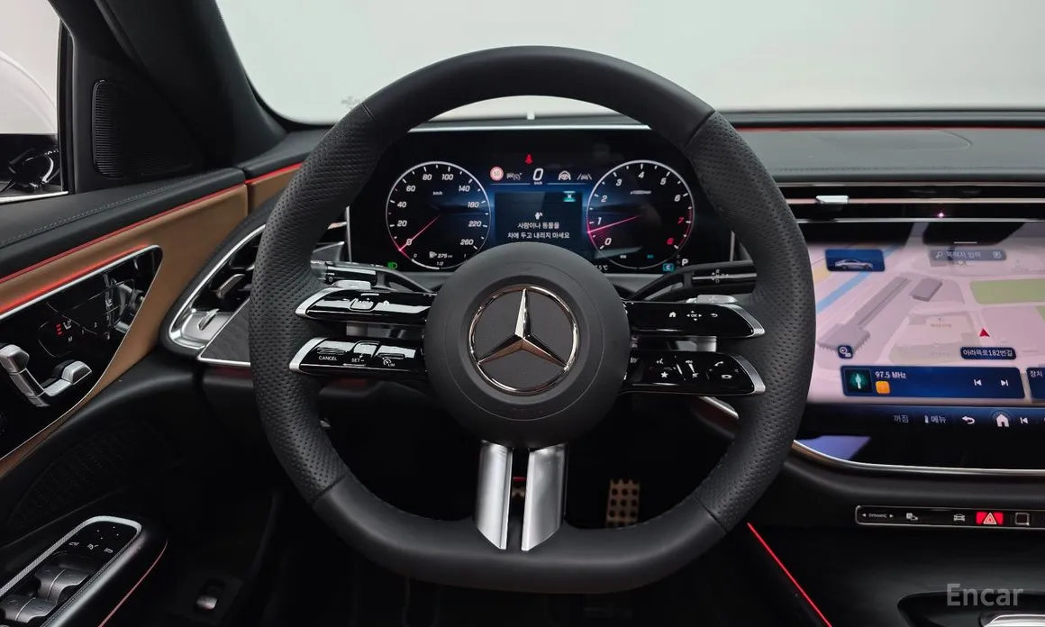 Фото 13 - Mercedes-Benz E-Class