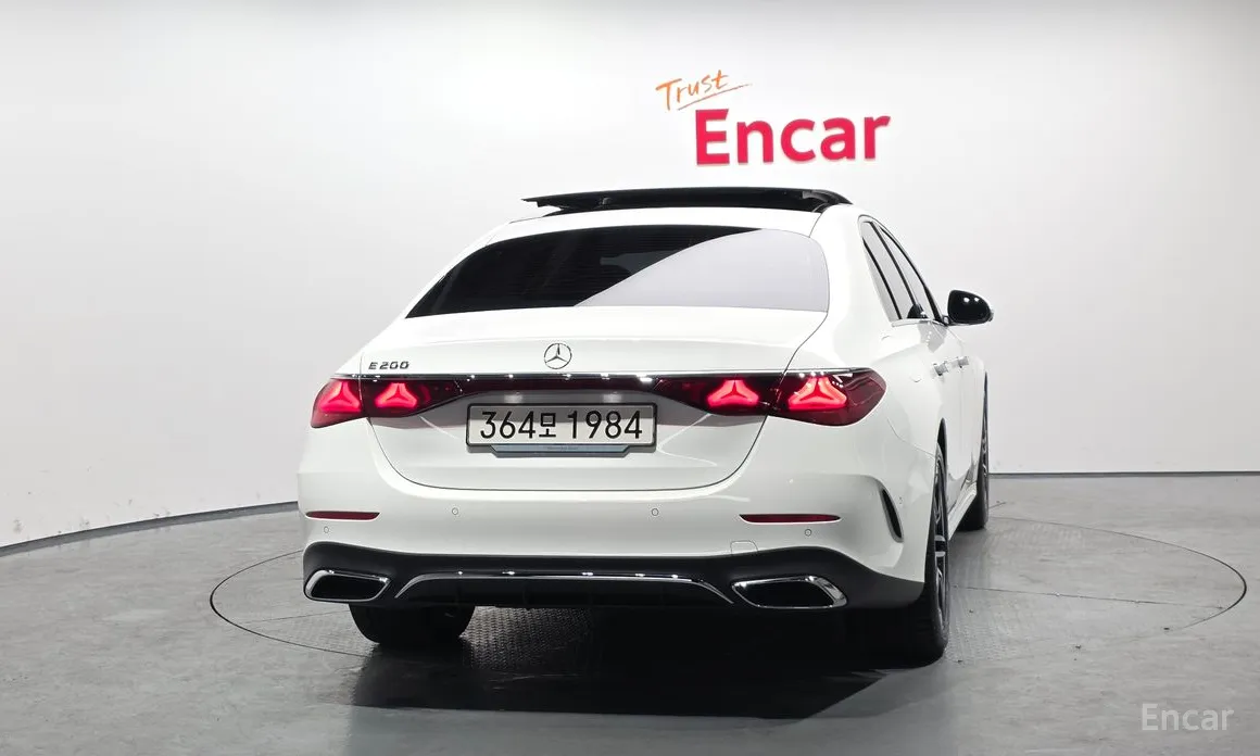 Фото 4 - Mercedes-Benz E-Class