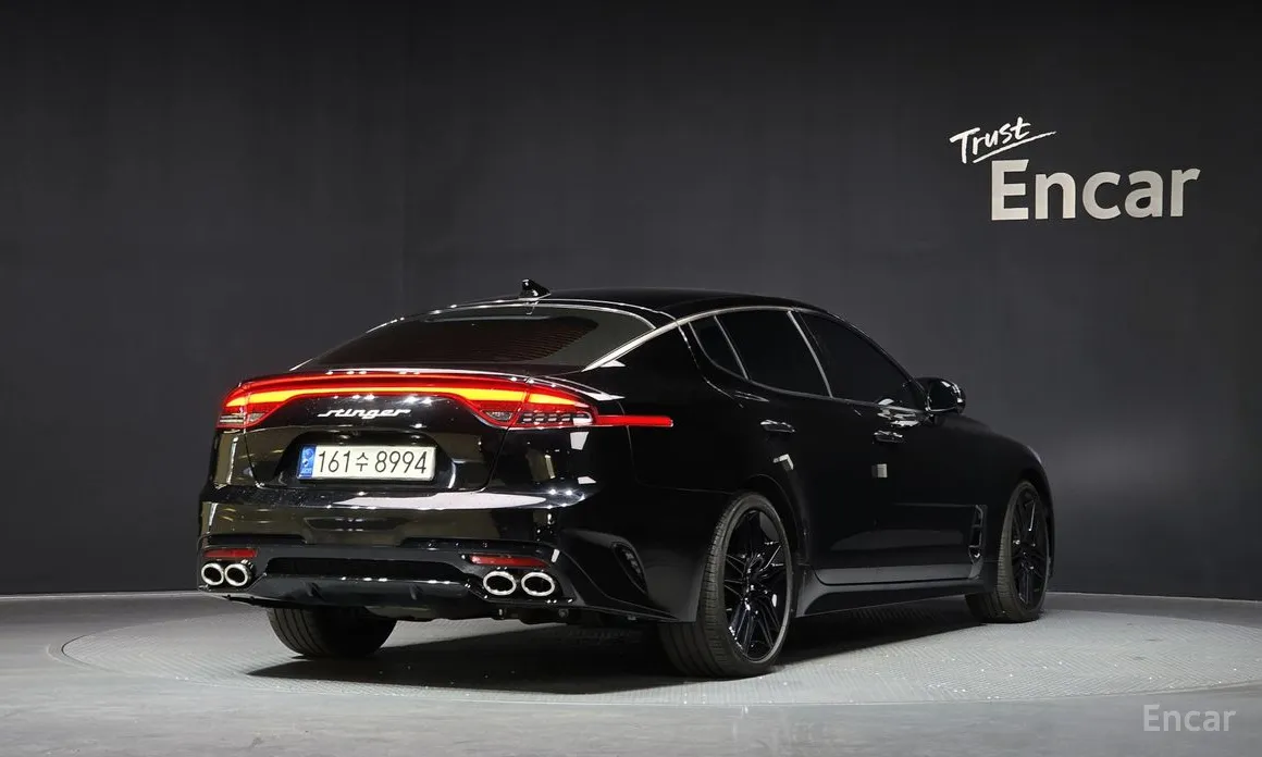 Фото 2 - Kia Stinger