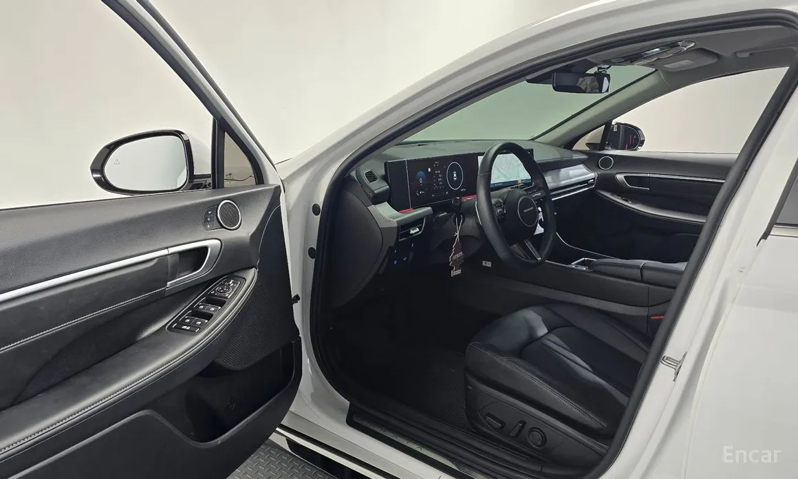 Photo 10 - Hyundai Sonata