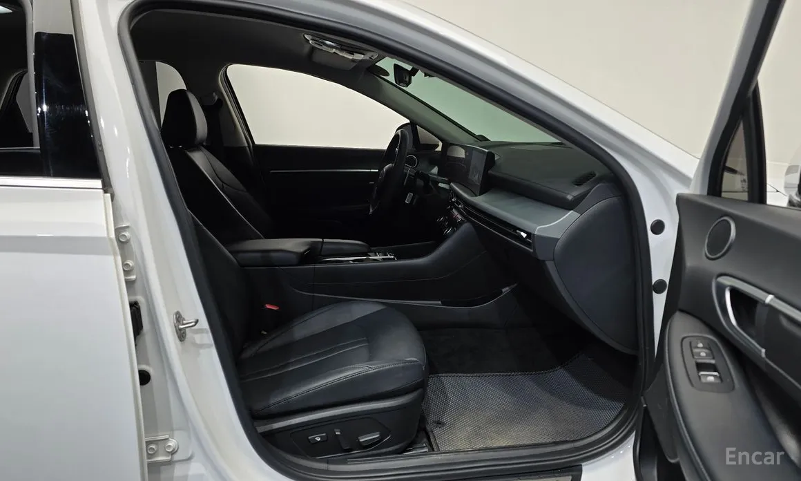 Photo 11 - Hyundai Sonata