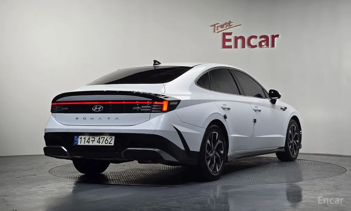 Photo 2 - Hyundai Sonata