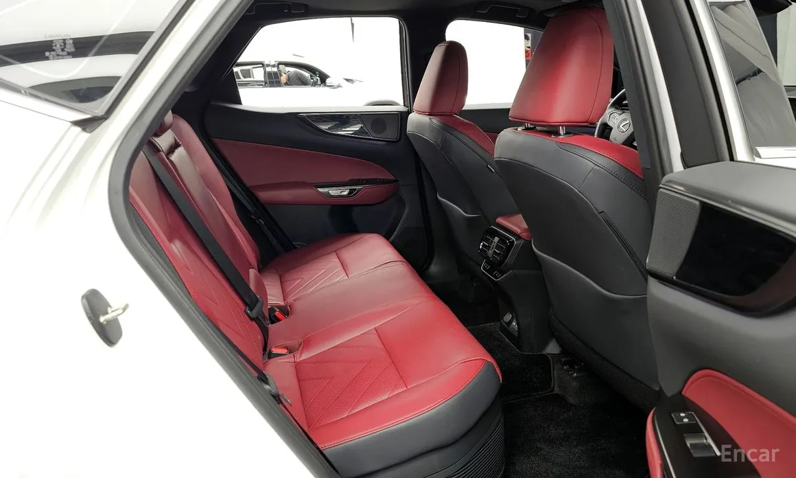 Фото 12 - Lexus NX